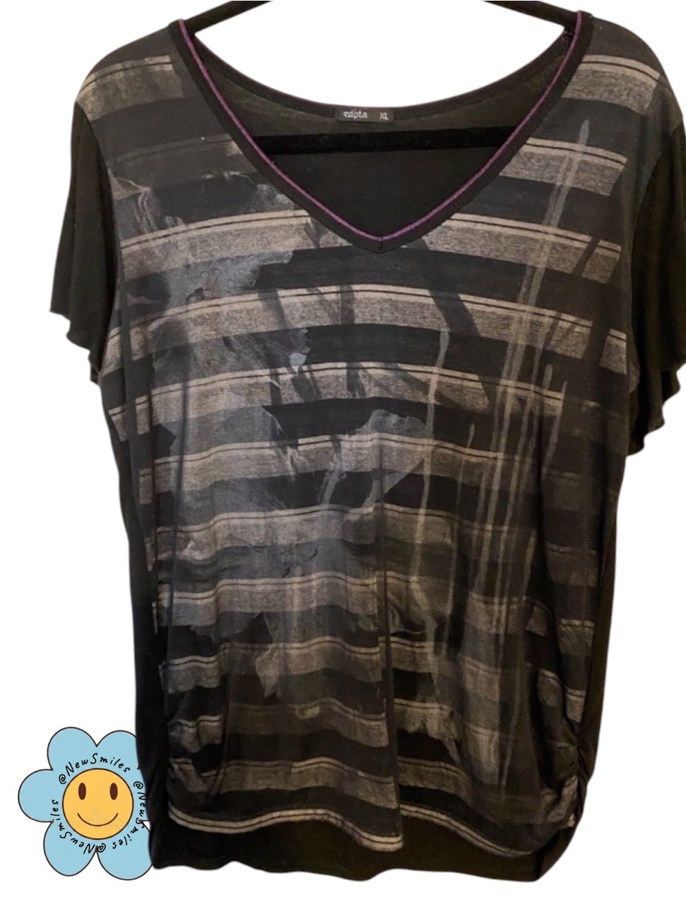 Edista ~ Black & Gray ~ Striped ~ V-Neck ~ Short Sleeve ~ Top ~ Abstract Pattern